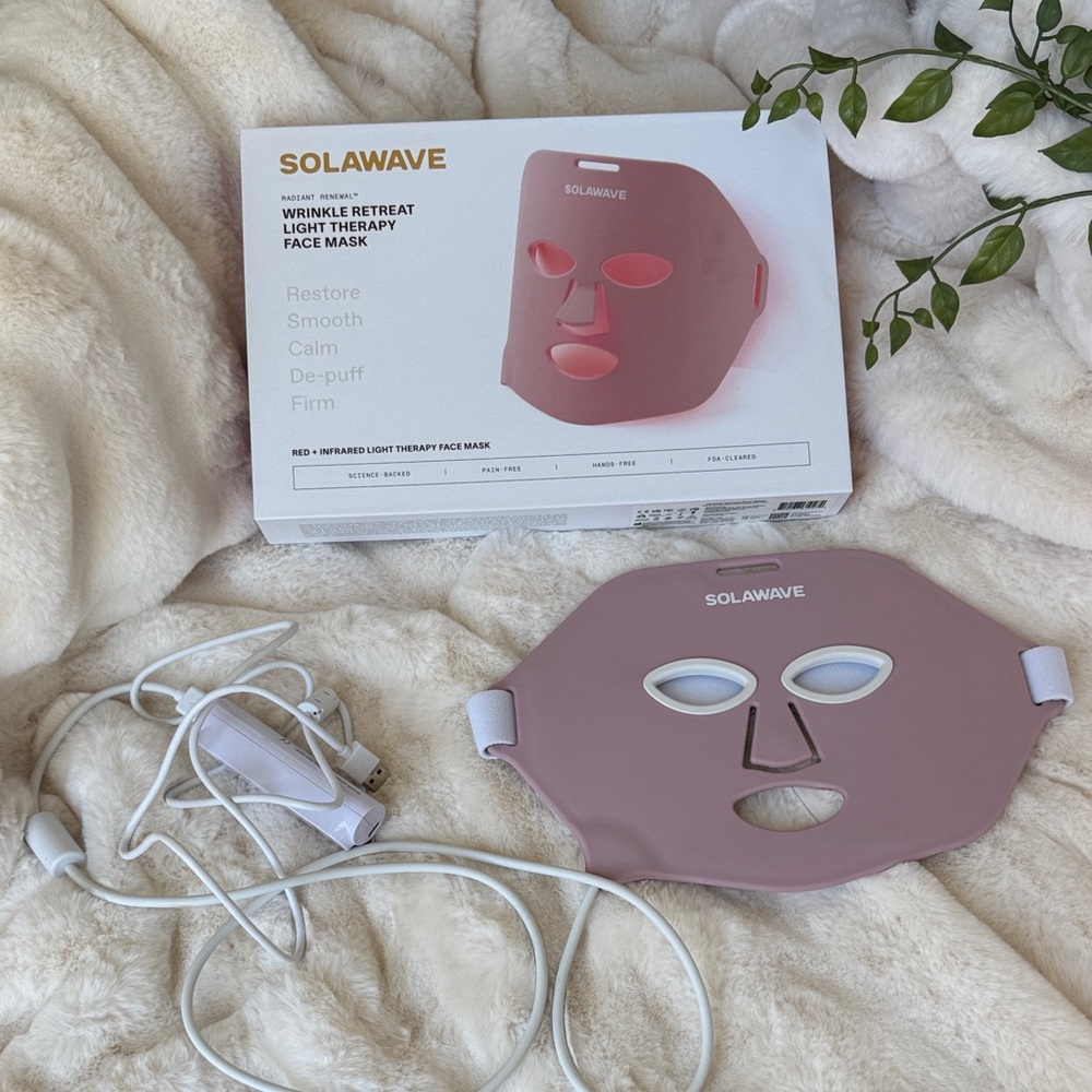 SOLAWAVE Pink Light Therapy Wrinkle Retreat Face Mask